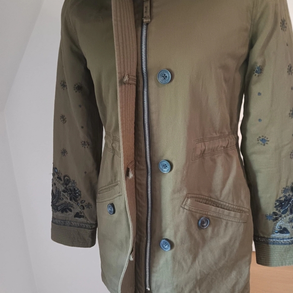 Gorgeous fall coat with embroidery gemstones - Picture 5 of 6